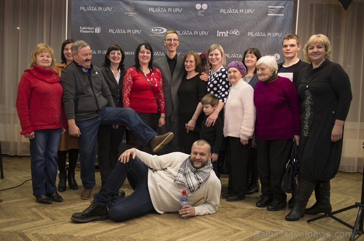 Travelnews.lv apmeklē Viestura Kairiša mākslas filmas «Pilsēta pie upes» pirmizrādi Krāslavā Foto: Inga Pudnika Travelnews.lv apmeklē Viestura Kairiša mākslas filmas «Pilsēta pie upes» pirmizrādi Krāslavā Foto: Inga Pudnika 274698