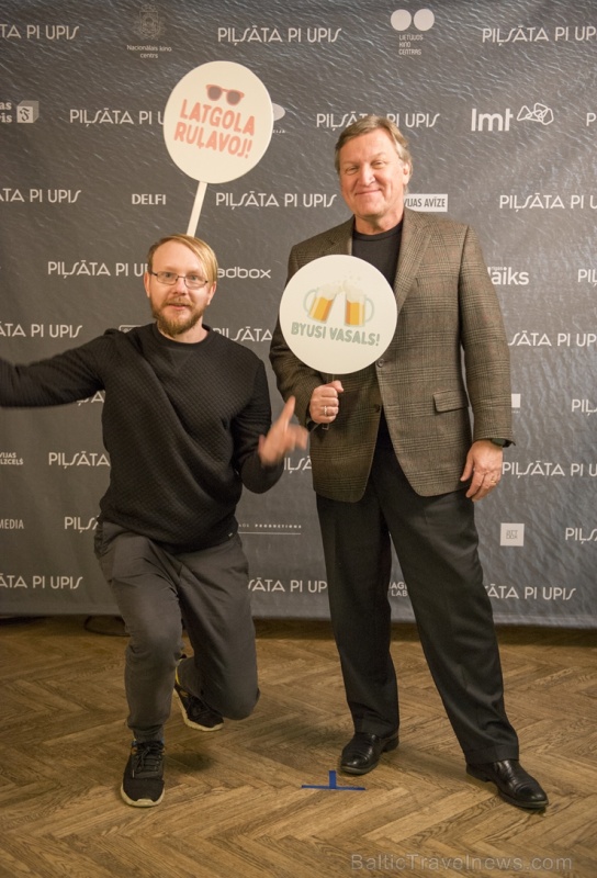 Travelnews.lv apmeklē Viestura Kairiša mākslas filmas «Pilsēta pie upes» pirmizrādi Krāslavā Foto: Inga Pudnika Travelnews.lv apmeklē Viestura Kairiša mākslas filmas «Pilsēta pie upes» pirmizrādi Krāslavā Foto: Inga Pudnika 274700
