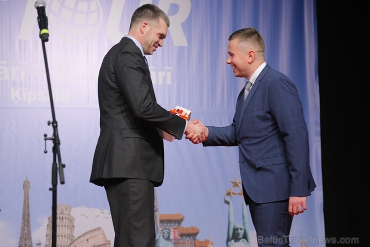 Sveicam «GADA CILVĒKS TŪRISMĀ 2019» laureātus tūrisma izstādē «Balttour 2020». Foto: Rojs Maizītis Sveicam «GADA CILVĒKS TŪRISMĀ 2019» laureātus tūrisma izstādē «Balttour 2020». Foto: Rojs Maizītis 275806