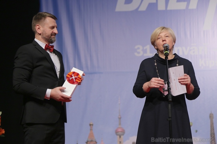 Latvijas Tūrisma aģentu un operatoru asociācijas prezidente Inga Kavaca piesaka nomināciju «UZŅĒMĒJS VAI VADĪTĀJS NAKTSMĪTŅU BIZNESĀ 2019». Foto: Rojs Latvijas Tūrisma aģentu un operatoru asociācijas prezidente Inga Kavaca piesaka nomināciju «UZŅĒMĒJS VAI VADĪTĀJS NAKTSMĪTŅU BIZNESĀ 2019». Foto: Rojs 276341