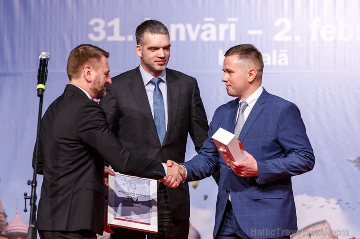 «Gada Cilvēks Tūrismā 2019» «UZŅĒMĒJS TŪRISMA AĢENTŪRU UN TŪROPERATORU BIZNESĀ 2019» - Dr. Ēriks Lingebērziņš, «Balticvision Riga». Foto: Andrejs Tere «Gada Cilvēks Tūrismā 2019» «UZŅĒMĒJS TŪRISMA AĢENTŪRU UN TŪROPERATORU BIZNESĀ 2019» - Dr. Ēriks Lingebērziņš, «Balticvision Riga». Foto: Andrejs Tere 276353