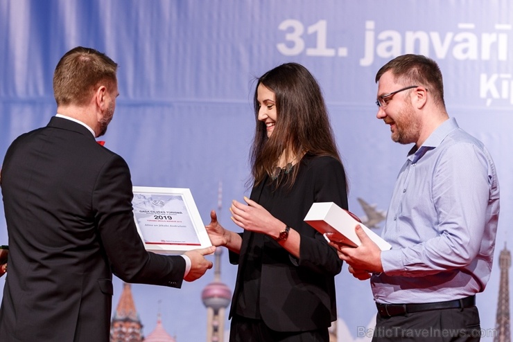 «Gada Cilvēks Tūrismā 2019» «TŪRISMA ŽURNĀLISTS 2019» - Alīna un Jēkabs Andrušaiti, Sapnumedniece.lv. Foto: Andrejs Terentjevs «Gada Cilvēks Tūrismā 2019» «TŪRISMA ŽURNĀLISTS 2019» - Alīna un Jēkabs Andrušaiti, Sapnumedniece.lv. Foto: Andrejs Terentjevs 276366
