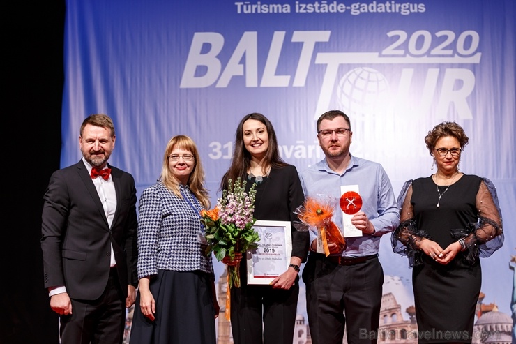 «Gada Cilvēks Tūrismā 2019» «TŪRISMA ŽURNĀLISTS 2019» - Alīna un Jēkabs Andrušaiti, Sapnumedniece.lv. Foto: Andrejs Terentjevs «Gada Cilvēks Tūrismā 2019» «TŪRISMA ŽURNĀLISTS 2019» - Alīna un Jēkabs Andrušaiti, Sapnumedniece.lv. Foto: Andrejs Terentjevs 276372