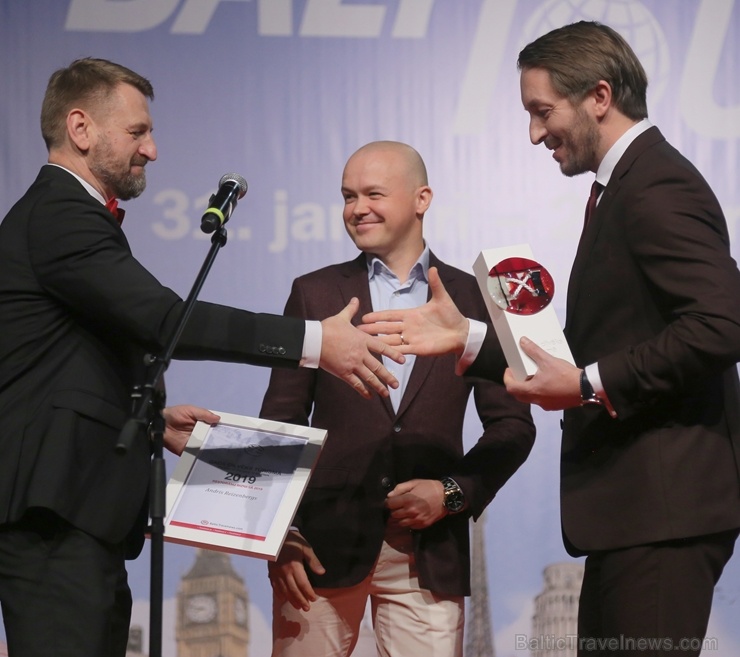 «Gada Cilvēks Tūrismā 2019» «RESTORĀNA VADĪTĀJS 2019» - Andris Reizenbergs, «Balzambārs». Foto: Rojs Maizītis «Gada Cilvēks Tūrismā 2019» «RESTORĀNA VADĪTĀJS 2019» - Andris Reizenbergs, «Balzambārs». Foto: Rojs Maizītis 276379