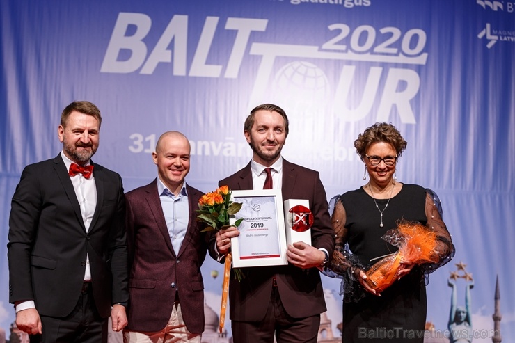 «Gada Cilvēks Tūrismā 2019» «RESTORĀNA VADĪTĀJS 2019» - Andris Reizenbergs, «Balzambārs». Foto: Andrejs Terentjevs «Gada Cilvēks Tūrismā 2019» «RESTORĀNA VADĪTĀJS 2019» - Andris Reizenbergs, «Balzambārs». Foto: Andrejs Terentjevs 276385