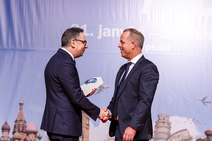«Gada Cilvēks Tūrismā 2019» ABSOLŪTĀ KLASE - «GADA CILVĒKS TŪRISMĀ 2019» – Martins Gauss, airBaltic. Foto: Andrejs Terentjevs «Gada Cilvēks Tūrismā 2019» ABSOLŪTĀ KLASE - «GADA CILVĒKS TŪRISMĀ 2019» – Martins Gauss, airBaltic. Foto: Andrejs Terentjevs 276397