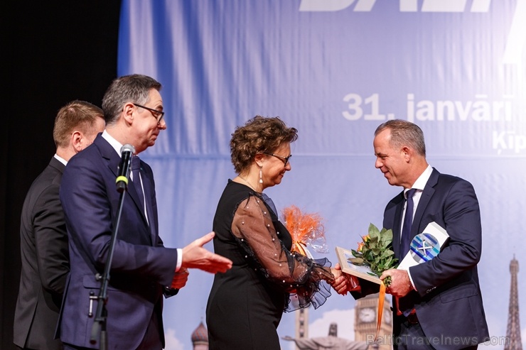 «Gada Cilvēks Tūrismā 2019» ABSOLŪTĀ KLASE - «GADA CILVĒKS TŪRISMĀ 2019» – Martins Gauss, airBaltic. Foto: Andrejs Terentjevs «Gada Cilvēks Tūrismā 2019» ABSOLŪTĀ KLASE - «GADA CILVĒKS TŪRISMĀ 2019» – Martins Gauss, airBaltic. Foto: Andrejs Terentjevs 276399