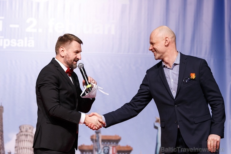 Jau 17. reizi tūrisma nozare pasniedz «Gada Cilvēks Tūrismā 2019» balvas 7 kategorijās. Foto: Andrejs Terentjevs Jau 17. reizi tūrisma nozare pasniedz «Gada Cilvēks Tūrismā 2019» balvas 7 kategorijās. Foto: Andrejs Terentjevs 276411
