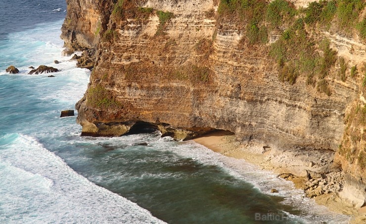 Travelnews.lv iepazīst «Pura Luhur Uluwatu» templi Bali salā. Atbalsta: «Turkish Airlines» un «365 Brīvdienas» Travelnews.lv iepazīst «Pura Luhur Uluwatu» templi Bali salā. Atbalsta: «Turkish Airlines» un «365 Brīvdienas» 276790