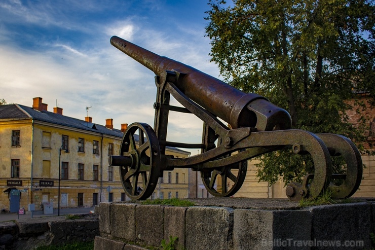 Daugavpils cietoksnis ir unikāls valsts nozīmes arhitektūras un kultūrvēstures piemineklis, mūsdienās tas ir arī viens no Latgales populārākajiem eksk Daugavpils cietoksnis ir unikāls valsts nozīmes arhitektūras un kultūrvēstures piemineklis, mūsdienās tas ir arī viens no Latgales populārākajiem eksk 277378
