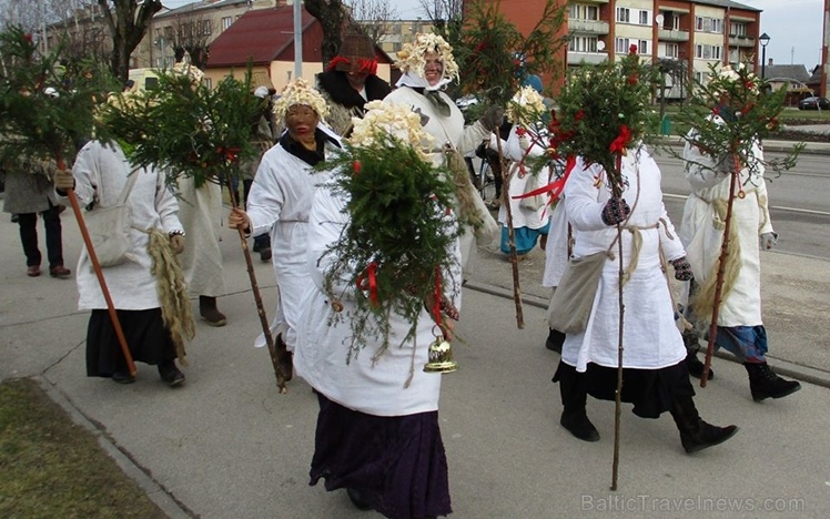 Līvānos norisinājās XXI Starptautiskais masku tradīciju festivāls, kurā piedalījās 24 masku grupasno Latvijas un citām valstīm Līvānos norisinājās XXI Starptautiskais masku tradīciju festivāls, kurā piedalījās 24 masku grupasno Latvijas un citām valstīm 277672