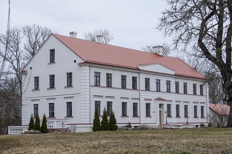 Kurzemē tūristiem ir pieejama nakšņošanai un svinībām grezna muiža - «Lielvirbu muiža». Foto: Reinis Brūvelis Kurzemē tūristiem ir pieejama nakšņošanai un svinībām grezna muiža - «Lielvirbu muiža». Foto: Reinis Brūvelis 277743