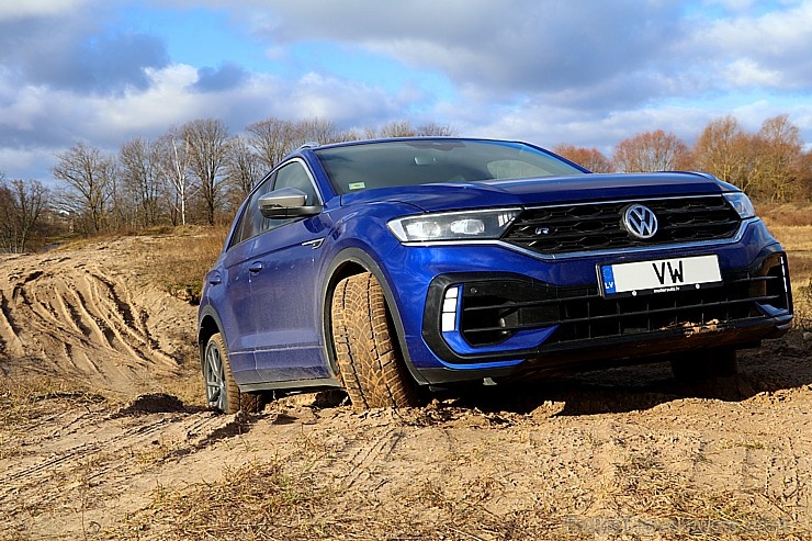 Travelnews.lv ar 300 zirgspēku jaudīgu «VW T-Roc R» apceļo Latviju 278052