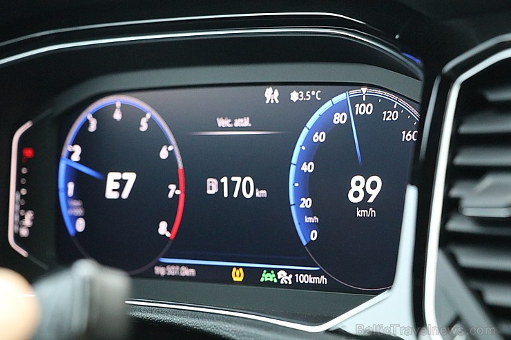 Travelnews.lv ar 300 zirgspēku jaudīgu «VW T-Roc R» apceļo Latviju 278070