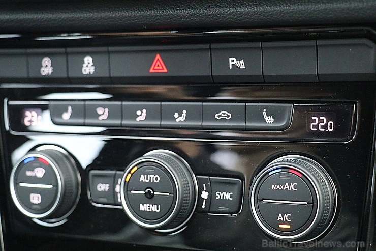 Travelnews.lv ar 300 zirgspēku jaudīgu «VW T-Roc R» apceļo Latviju 278075