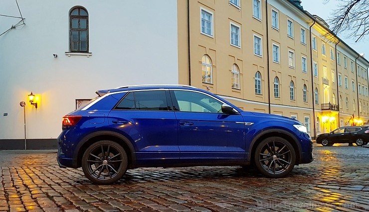Travelnews.lv ar 300 zirgspēku jaudīgu «VW T-Roc R» apceļo Latviju 278077
