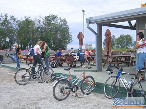 Valastes ūdenskritumu ļoti daudz apmeklē velosipēdisti, jo gar to iet 