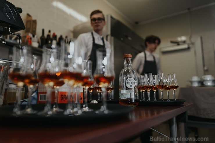 Skrundas muižā šefpavārs Raivo Žanis Behmanis 29.02.2020 rīko autorvakariņas «Jaunatklāj Kurzemes garšu». Foto: Skrundasmuiza.lv Skrundas muižā šefpavārs Raivo Žanis Behmanis 29.02.2020 rīko autorvakariņas «Jaunatklāj Kurzemes garšu». Foto: Skrundasmuiza.lv 278981