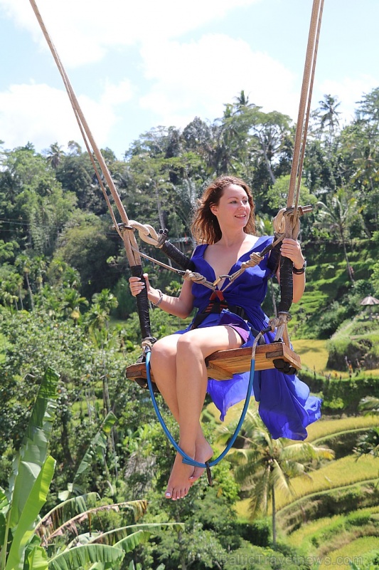 Travelnews.lv izbauda Bali lielās šūpoles «The Natural Terrace Swing». Atbalsta: «Turkish Airlines» un «365 Brīvdienas» Travelnews.lv izbauda Bali lielās šūpoles «The Natural Terrace Swing». Atbalsta: «Turkish Airlines» un «365 Brīvdienas» 279290
