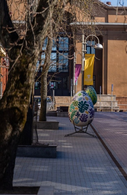 Daugavpils straujiem soļiem sagaida pavasara atnākšanu, tāpēc Daugavpils pilsētas mākslinieki ir optimistiski noskaņoti un sāk izrotāt pilsētu Lieldie Daugavpils straujiem soļiem sagaida pavasara atnākšanu, tāpēc Daugavpils pilsētas mākslinieki ir optimistiski noskaņoti un sāk izrotāt pilsētu Lieldie 280250