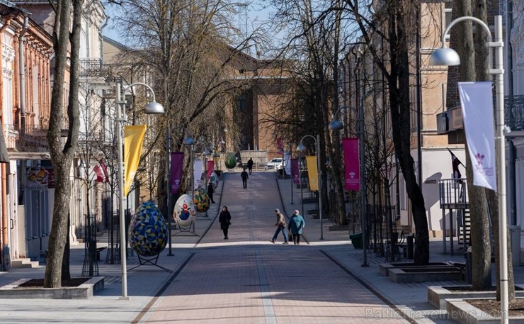 Daugavpils straujiem soļiem sagaida pavasara atnākšanu, tāpēc Daugavpils pilsētas mākslinieki ir optimistiski noskaņoti un sāk izrotāt pilsētu Lieldie Daugavpils straujiem soļiem sagaida pavasara atnākšanu, tāpēc Daugavpils pilsētas mākslinieki ir optimistiski noskaņoti un sāk izrotāt pilsētu Lieldie 280255