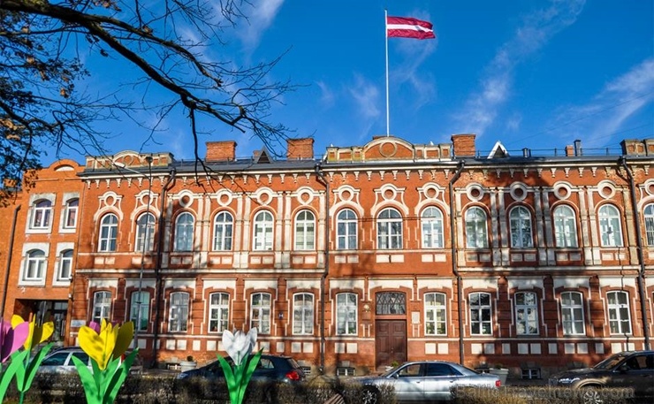 Daugavpils straujiem soļiem sagaida pavasara atnākšanu, tāpēc Daugavpils pilsētas mākslinieki ir optimistiski noskaņoti un sāk izrotāt pilsētu Lieldie Daugavpils straujiem soļiem sagaida pavasara atnākšanu, tāpēc Daugavpils pilsētas mākslinieki ir optimistiski noskaņoti un sāk izrotāt pilsētu Lieldie 280256