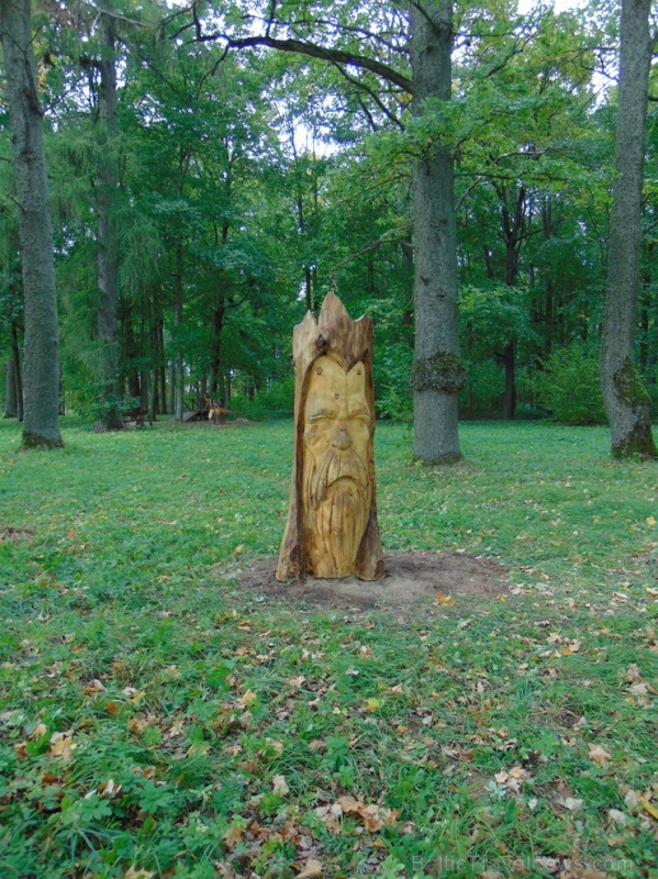 Riebiņu novada Galēnu pagasta Galēnu muižas kungu mājas priekšā atrodas franču dārzu stilā veidots regulāra plānojuma parks, kurā izveidota Filozofija Riebiņu novada Galēnu pagasta Galēnu muižas kungu mājas priekšā atrodas franču dārzu stilā veidots regulāra plānojuma parks, kurā izveidota Filozofija 280409