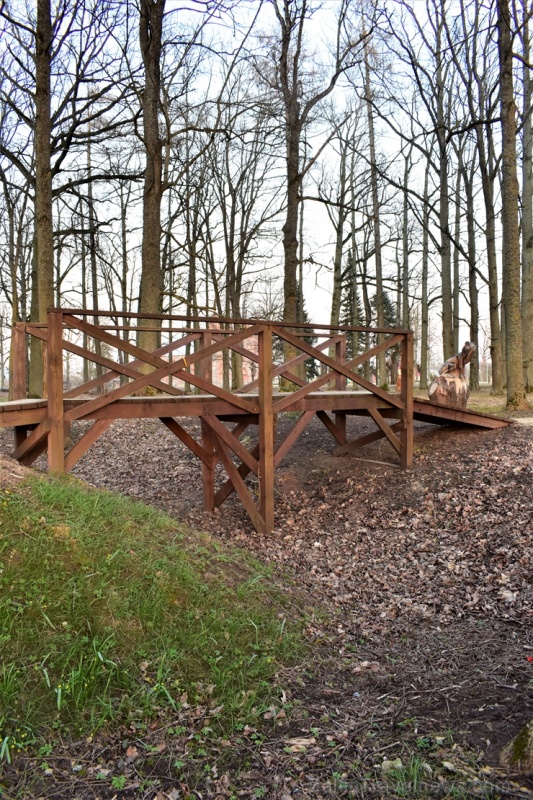 Riebiņu novada Galēnu pagasta Galēnu muižas kungu mājas priekšā atrodas franču dārzu stilā veidots regulāra plānojuma parks, kurā izveidota Filozofija Riebiņu novada Galēnu pagasta Galēnu muižas kungu mājas priekšā atrodas franču dārzu stilā veidots regulāra plānojuma parks, kurā izveidota Filozofija 280412