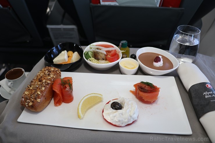 Travelnews.lv biznesa klasē ar «Turkish Airlines» lido maršrutā Bali- Stambula - Rīga. «Turkish Airlines» un «365 Brīvdienas» Travelnews.lv biznesa klasē ar «Turkish Airlines» lido maršrutā Bali- Stambula - Rīga. «Turkish Airlines» un «365 Brīvdienas» 281321