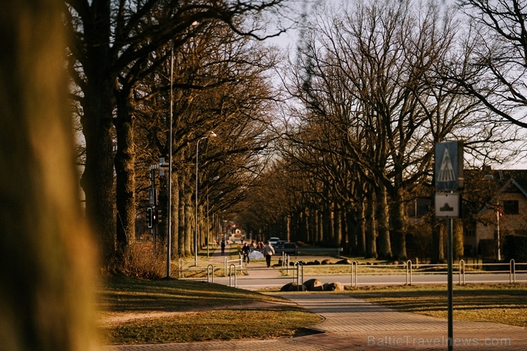 Parks atrodas līdzās Valmiermuižas alus darītavai un rūpi par tā apdzīvošanu un kultūrvēsturiskās vides saglabāšanu un atjaunošanu tur Parks atrodas līdzās Valmiermuižas alus darītavai un rūpi par tā apdzīvošanu un kultūrvēsturiskās vides saglabāšanu un atjaunošanu tur