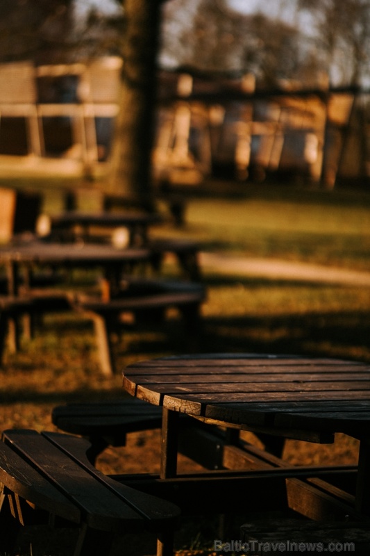 Parks atrodas līdzās Valmiermuižas alus darītavai un rūpi par tā apdzīvošanu un kultūrvēsturiskās vides saglabāšanu un atjaunošanu tur Parks atrodas līdzās Valmiermuižas alus darītavai un rūpi par tā apdzīvošanu un kultūrvēsturiskās vides saglabāšanu un atjaunošanu tur