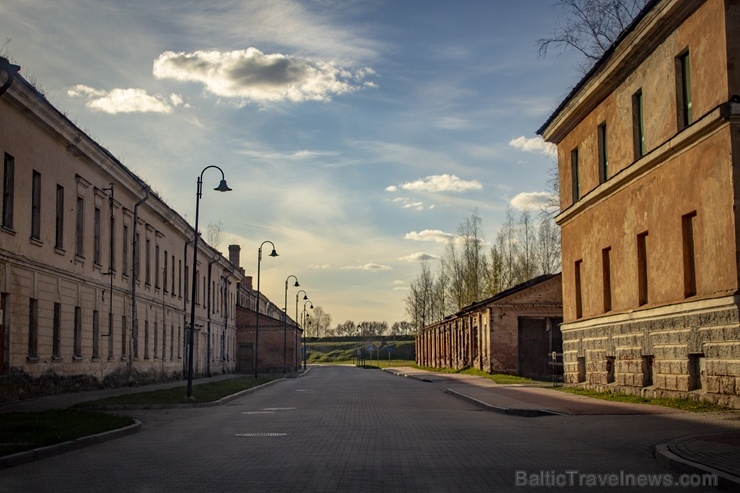 links: Daugavpils cietoksni ieskauj pavasara ziedonis 281881