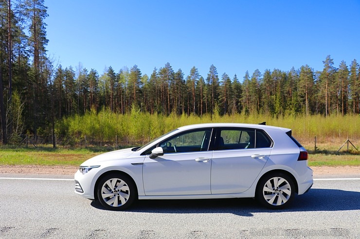 Travelnews.lv apceļo Latgali un Pierīgu ar jauno «Volkswagen Golf 8 1.5 eTSI» 282657