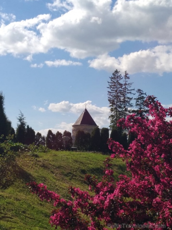 Bruknas muiža ieskauta krāšņos pavasara ziedos 283453