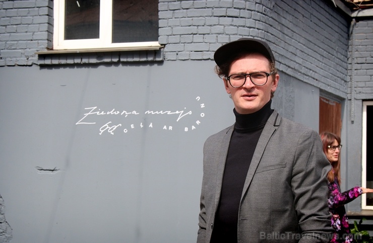 «Tautasdziesmu augtuve» ir interaktīva kultūrvieta Sporta2 kvartālā Rīgā, kur ikviens interesents var ieiet, atrast savu tautasdziesmu un to «Tautasdziesmu augtuve» ir interaktīva kultūrvieta Sporta2 kvartālā Rīgā, kur ikviens interesents var ieiet, atrast savu tautasdziesmu un to
