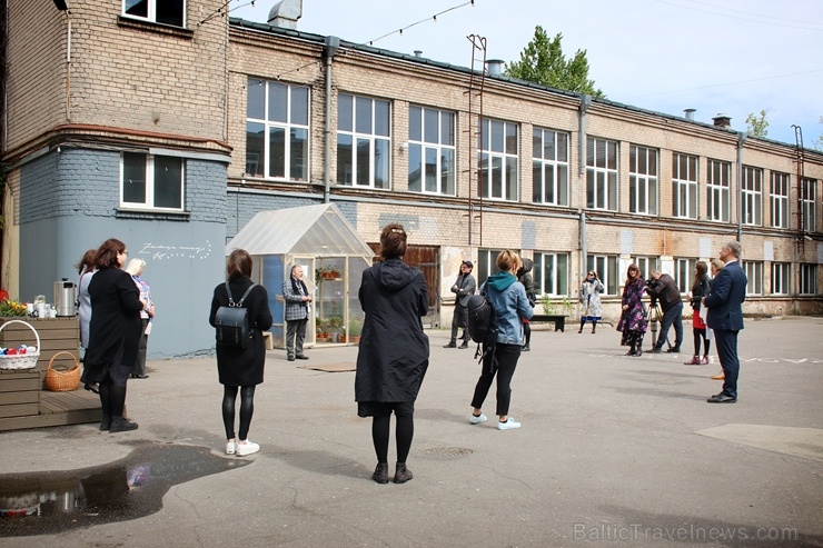 «Tautasdziesmu augtuve» ir interaktīva kultūrvieta Sporta2 kvartālā Rīgā, kur ikviens interesents var ieiet, atrast savu tautasdziesmu un to «Tautasdziesmu augtuve» ir interaktīva kultūrvieta Sporta2 kvartālā Rīgā, kur ikviens interesents var ieiet, atrast savu tautasdziesmu un to