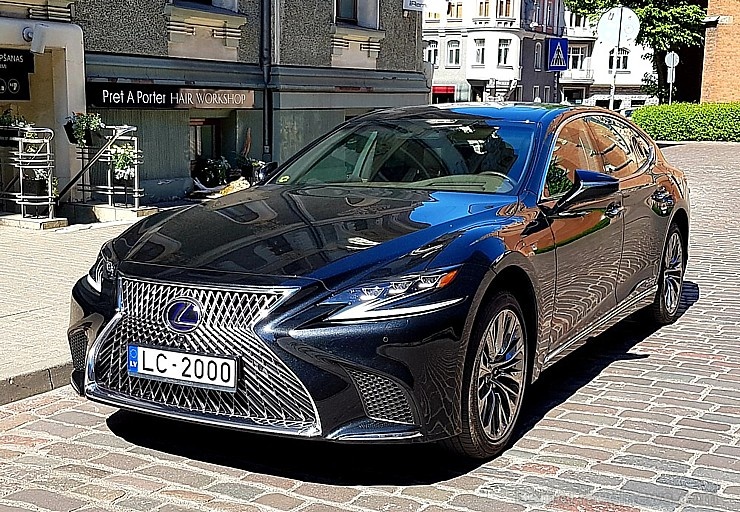 Travelnews.lv apceļo Latviju ar premium klases «Lexus LS 500h» 283736