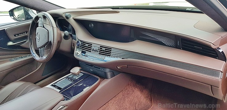 Travelnews.lv apceļo Latviju ar premium klases «Lexus LS 500h» 283750
