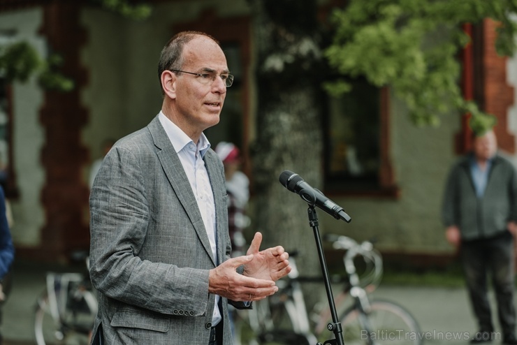 Siguldā atklāta Latvijā pirmā velo iela, kas darbojas kā pilotprojekts Siguldas kopējās satiksmes uzlabošanas koncepcijā Siguldā atklāta Latvijā pirmā velo iela, kas darbojas kā pilotprojekts Siguldas kopējās satiksmes uzlabošanas koncepcijā 283964