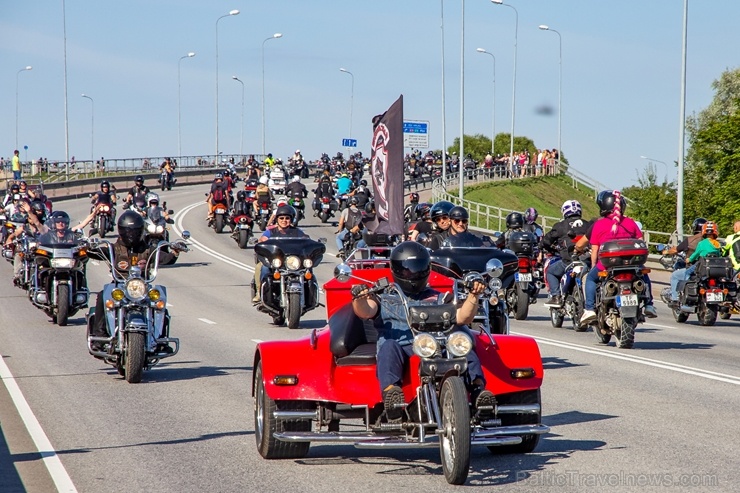 Ventspils ielas un ostas promenādi pierūcina «Kurland bike meet 2020» Motociklu parāde 286603