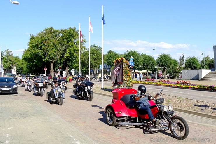 Ventspils ielas un ostas promenādi pierūcina «Kurland bike meet 2020» Motociklu parāde 286611