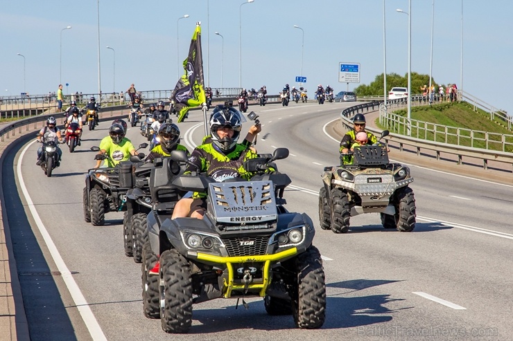 Ventspils ielas un ostas promenādi pierūcina «Kurland bike meet 2020» Motociklu parāde 286615