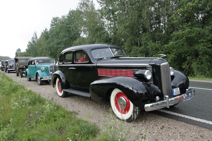 2020. gada 25. jūlijā no Rīgas Motormuzeja uz Cēsīm startēja retro auto parāde 2020. gada 25. jūlijā no Rīgas Motormuzeja uz Cēsīm startēja retro auto parāde