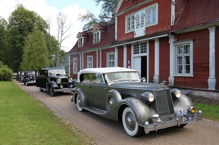 2020. gada 25. jūlijā no Rīgas Motormuzeja uz Cēsīm startēja retro auto parāde 2020. gada 25. jūlijā no Rīgas Motormuzeja uz Cēsīm startēja retro auto parāde