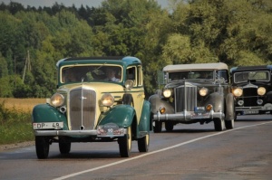 Retro automobiļi braucienā «Retromance 2020» dodas uz Cēsīm Retro automobiļi braucienā «Retromance 2020» dodas uz Cēsīm