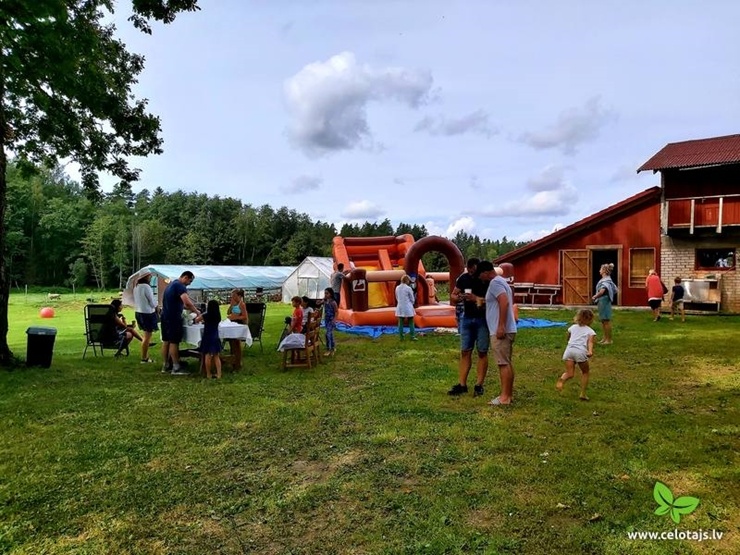 «Atvērtās dienas laukos», ko organizē lauku tūrisma asociācija Lauku ceļotājs ir lauku apceļošanas un iepazīšanas pasākums, kas jau kļuvis par tradīci «Atvērtās dienas laukos», ko organizē lauku tūrisma asociācija Lauku ceļotājs ir lauku apceļošanas un iepazīšanas pasākums, kas jau kļuvis par tradīci 289552