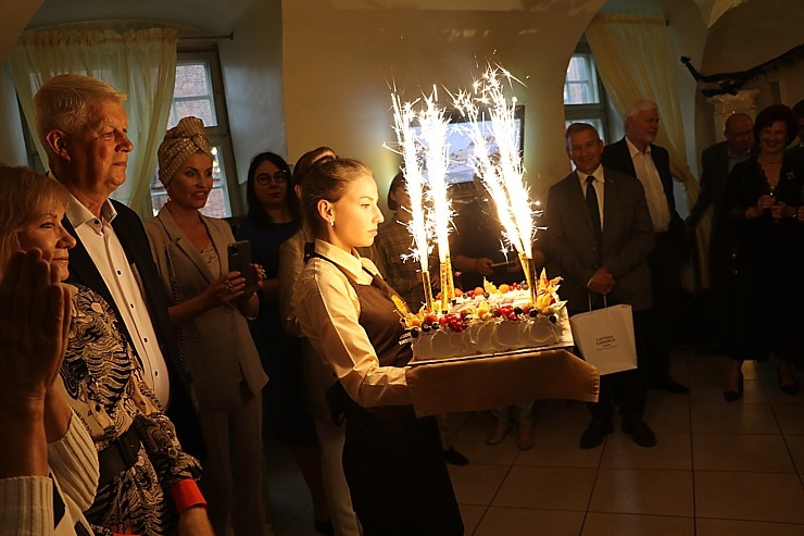 Vecrīgas restorānā «La Felicita» oficiāli prezentē Albano Karisi un Čārlza Gudžera dziesmu Latvijai 289567