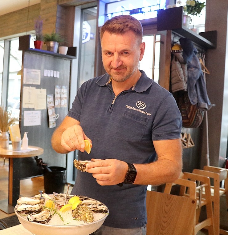 Travelnews.lv direktors vinnē derības par 50 austerēm, kuras noēd 40 minūšu laikā, Rīgas restorānā «Zivju lete» Travelnews.lv direktors vinnē derības par 50 austerēm, kuras noēd 40 minūšu laikā, Rīgas restorānā «Zivju lete» 290280