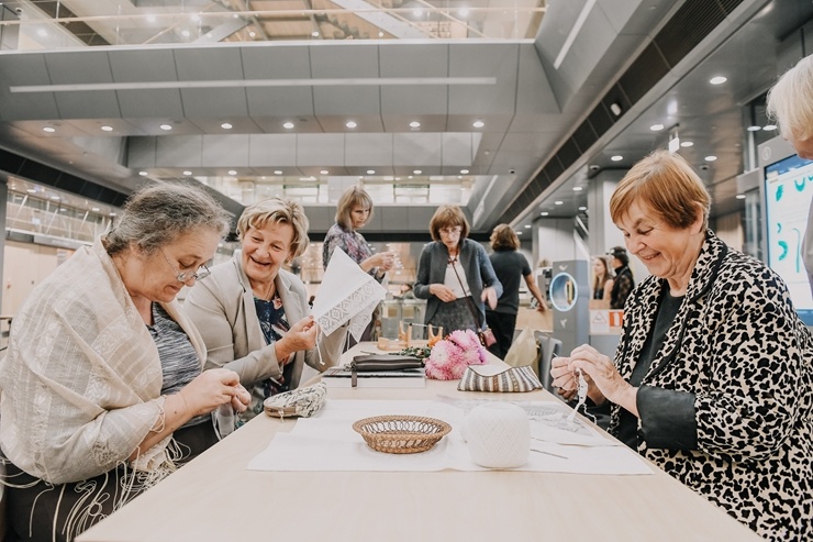 Tradicionālo prasmju apgūšanas pasākums «Satiec savu meistaru 2020» pulcē kuplu interesentu loku Tradicionālo prasmju apgūšanas pasākums «Satiec savu meistaru 2020» pulcē kuplu interesentu loku 290446