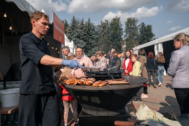 Iepazīsti pirmo Street Food festivālu Daugavpilī, kas notika 12.09.2020. Foto: Andrejs Jemeļjanovs Iepazīsti pirmo Street Food festivālu Daugavpilī, kas notika 12.09.2020. Foto: Andrejs Jemeļjanovs 290990